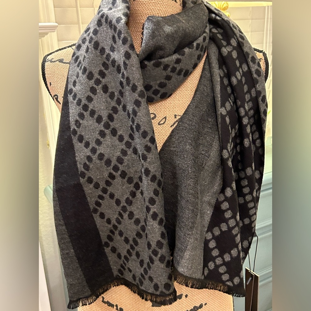 💕 NWT Fullron Gorgeous Unisex Scarf or Wrap Black & Gray